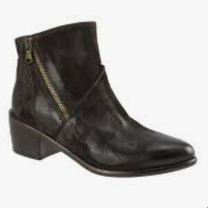 Women's Black Leather Ankle Boot with Side Zip